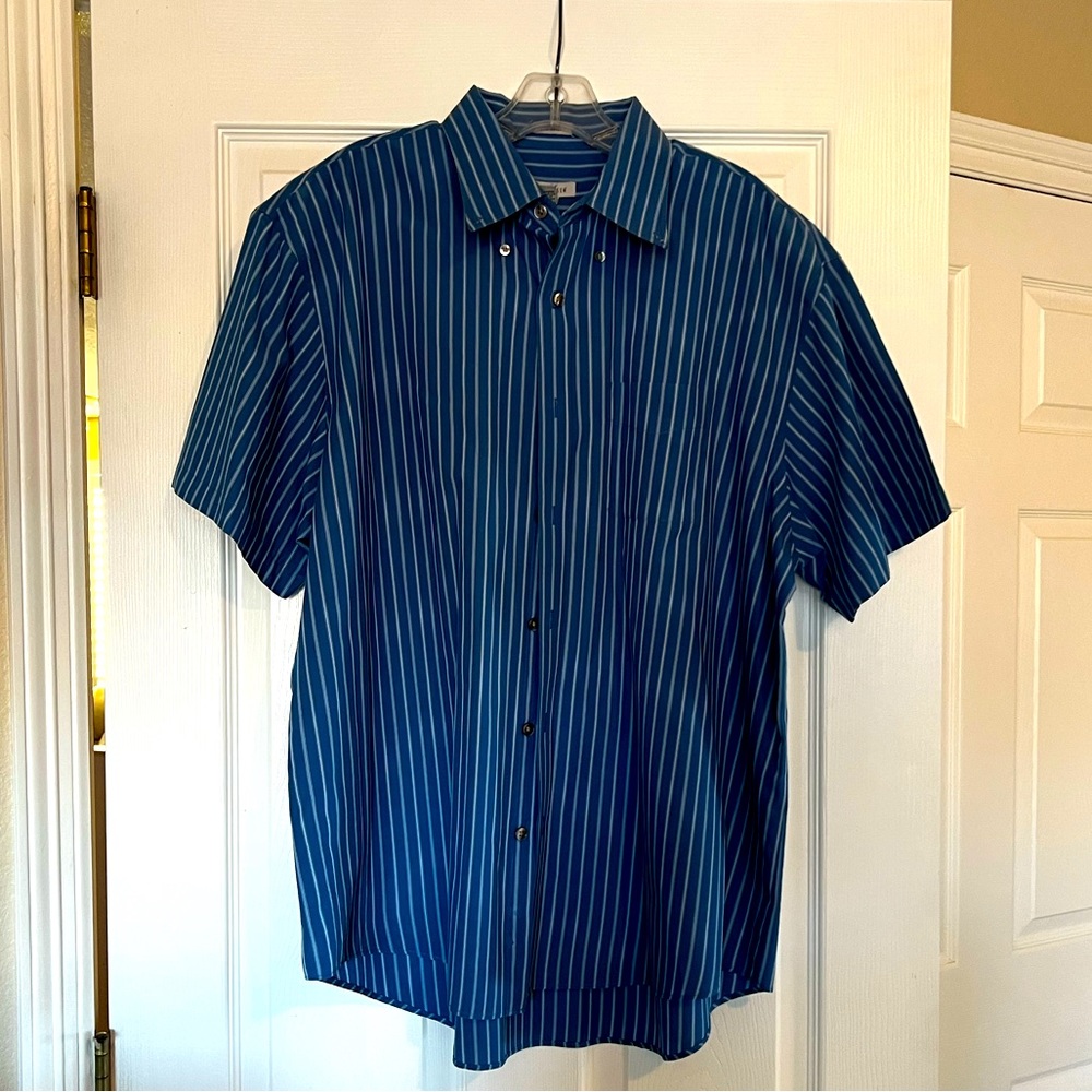 Short sleeved dress shirt